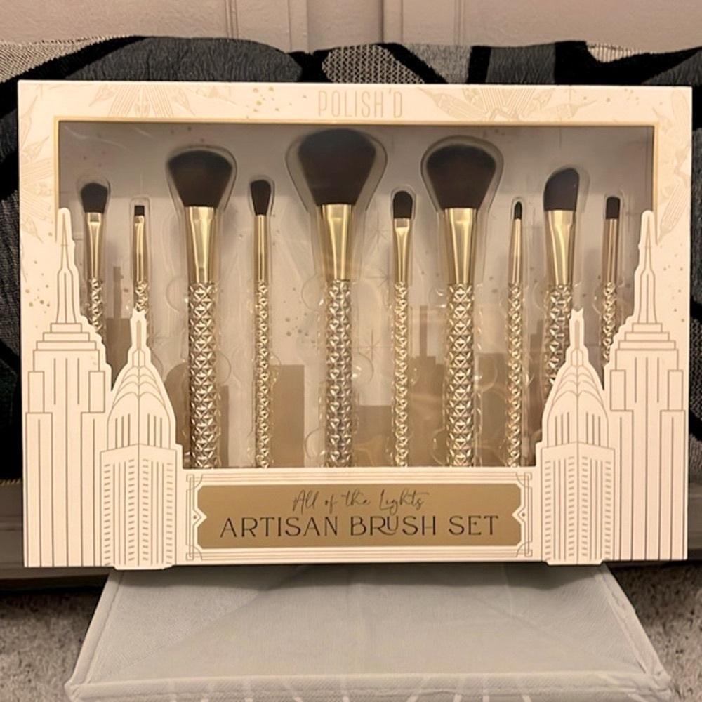 New in Gift Box: 10 Piece ARTISAN BRUSH SET-5 Eye Brushes & 5 Face Brushes